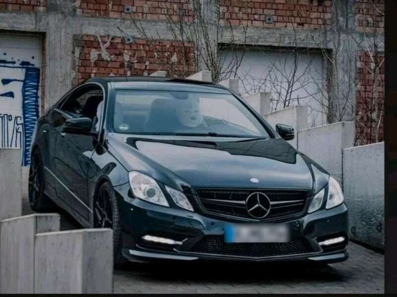 Schwarz Gebraucht 2012 Mercedes E200 Elegance Coupé | 12.200 € (Fairer Preis) - Bild 1/4