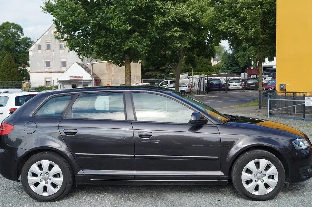 Gebraucht Audi A3 Attraction 125 PS (91 kW) 2009 Grau Kleinwagen