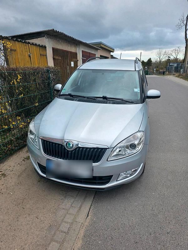 Gebraucht Skoda Roomster 85 PS (62 kW) 2012 Silber Van / Kleinbus