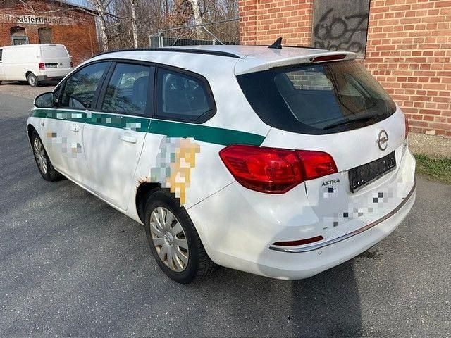Gebraucht Opel Astra Selection 110 PS (80 kW) 2014 Weiß Kombi