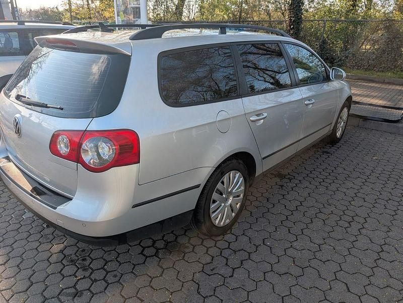 Gebraucht VW Passat 122 PS (89 kW) 2009 Silber Kombi