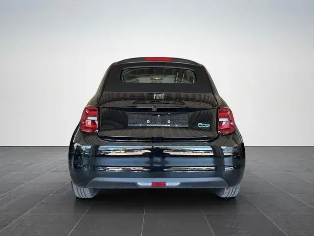 Neu Fiat 500e Red 86 kW (118 PS) 2025 Onyx schwarz Cabrio