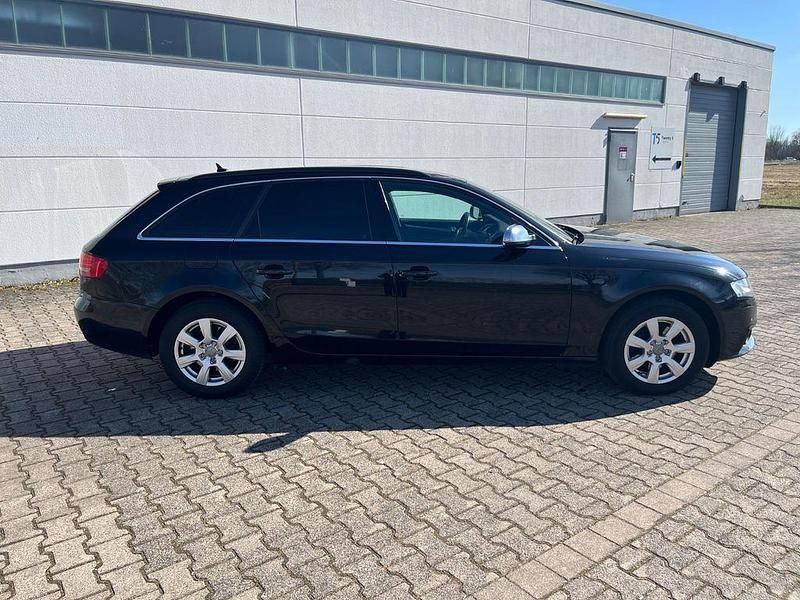 Używany Audi A4 Design 143 KM (105 kW) 2009 Czarny Sedan/Limuzyna
