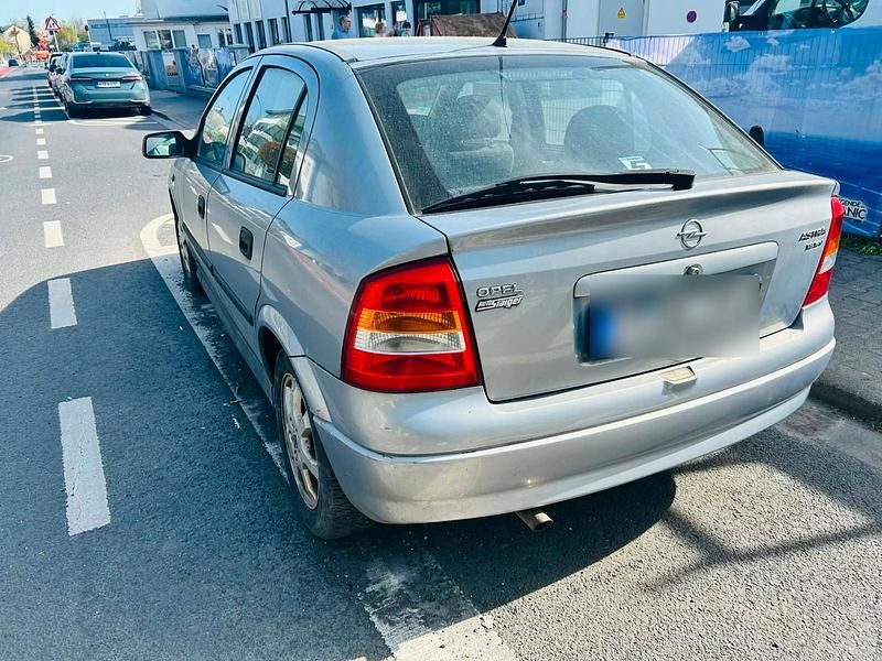Gebraucht Opel Astra 125 PS (91 kW) 2002 Silber Limousine