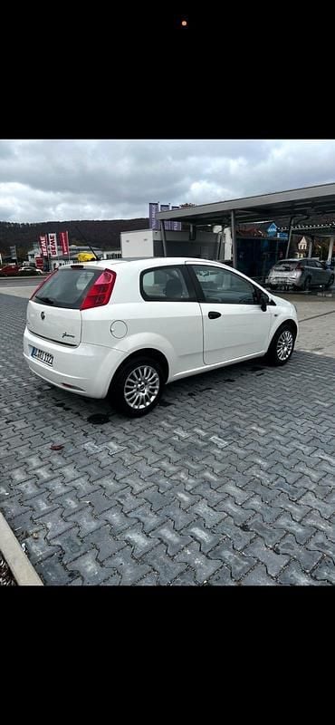 Weiß Gebraucht 2009 Fiat Punto Kleinwagen | 1.000 € (Guter Preis) - Bild 1/4