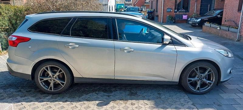 Używany Ford Focus S 125 KM (91 kW) 2014 Srebrny Kombi