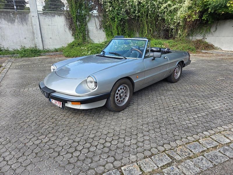 Silber Gebraucht 1986 Alfa Romeo Spider Cabrio | 28.500 € - Bild 1/4