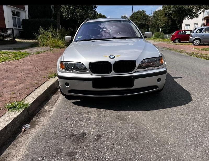Silber Gebraucht 2001 BMW 320 Kombi | 1.650 € (Guter Preis) - Bild 1/4