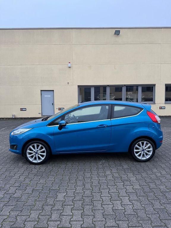 Blau Gebraucht 2016 Ford Fiesta Limousine | 4.900 € (Guter Preis) - Bild 1/4
