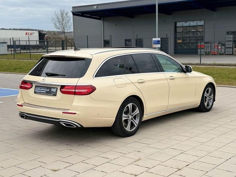 Gebraucht Mercedes E220 Avantgarde 194 PS (142 kW) 2017 Beige Limousine