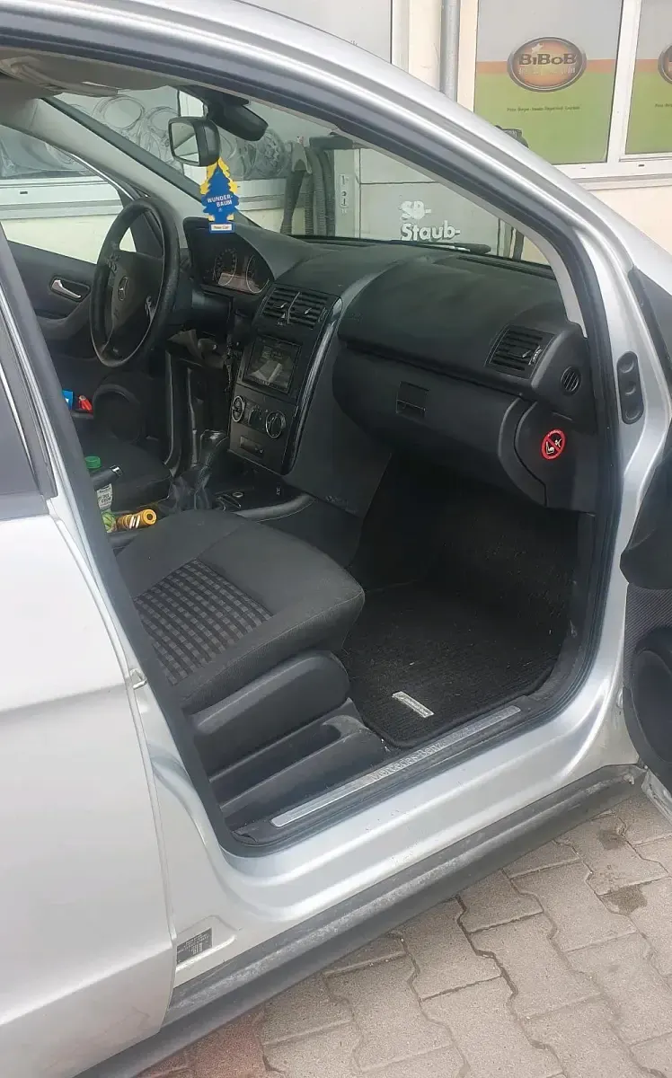 Gebraucht Mercedes A180 116 PS (85 kW) 2009 Silber Kleinwagen