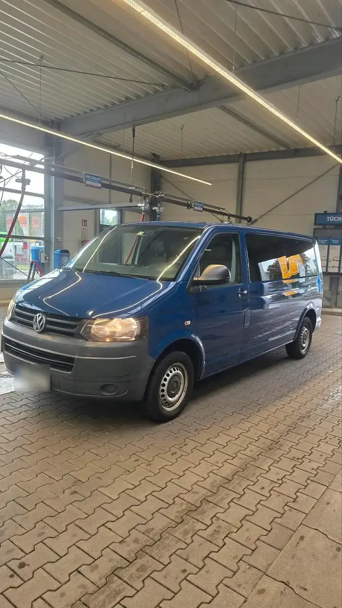 Second-hand VW Caravelle 140 CP (102 kW) 2010 Albastru Van