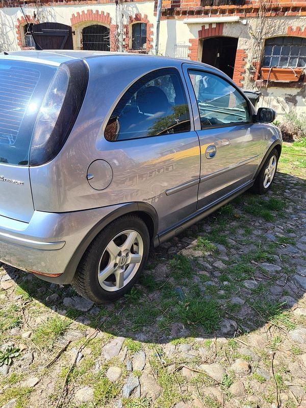 Second-hand Opel Corsa 80 CP (58 kW) 2006 Hatchback