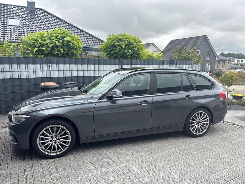 Gebraucht BMW 330 Advantage 258 PS (189 kW) 2019 Grau Kombi