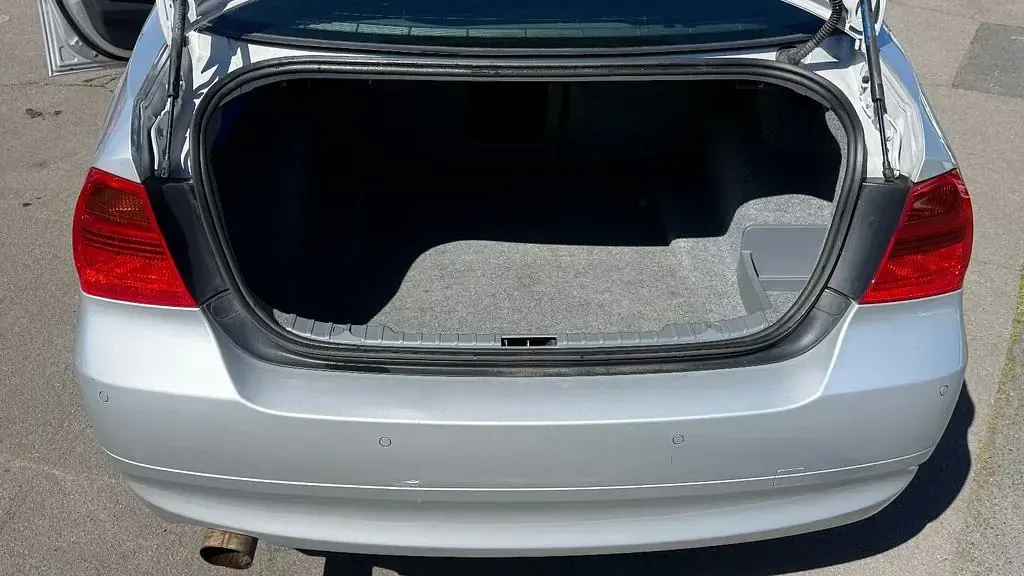 Gebraucht BMW 318 129 PS (94 kW) 2006 Silber Limousine