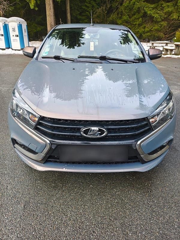 Second-hand Lada Vesta 106 CP (77 kW) 2017 Andere farben Berlinǎ