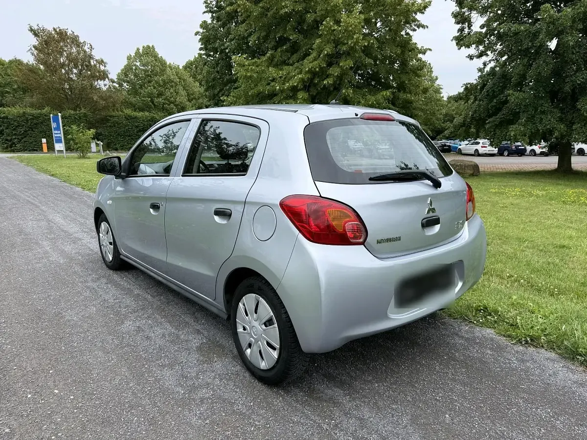 Gebraucht Mitsubishi Space Star 69 PS (50 kW) 2014 Silber Van / Kleinbus