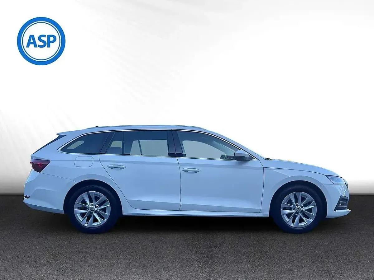 Gebraucht Skoda Octavia Style 116 PS (85 kW) 2023 Candyweiss Kombi