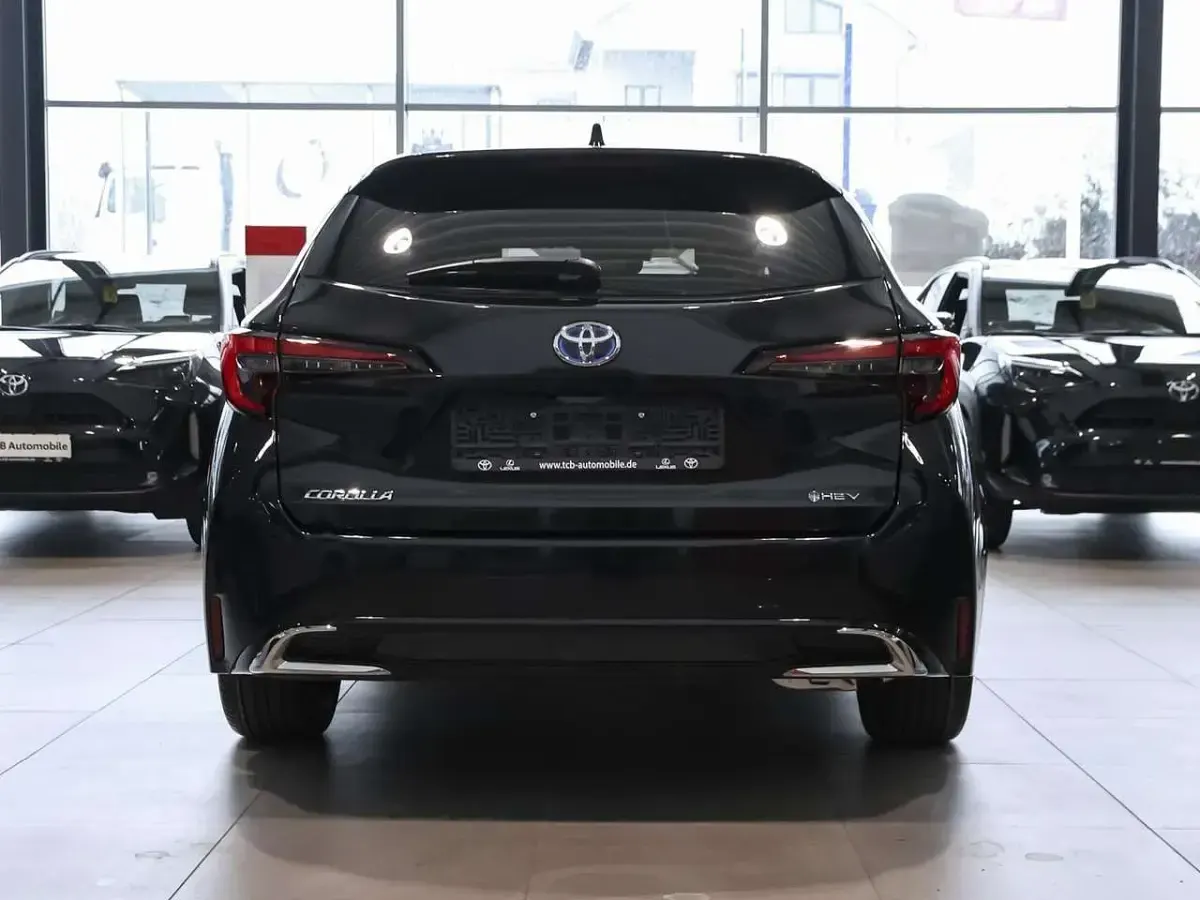 Neu Toyota Corolla 196 PS (144 kW) 2025 Schwarz Kombi