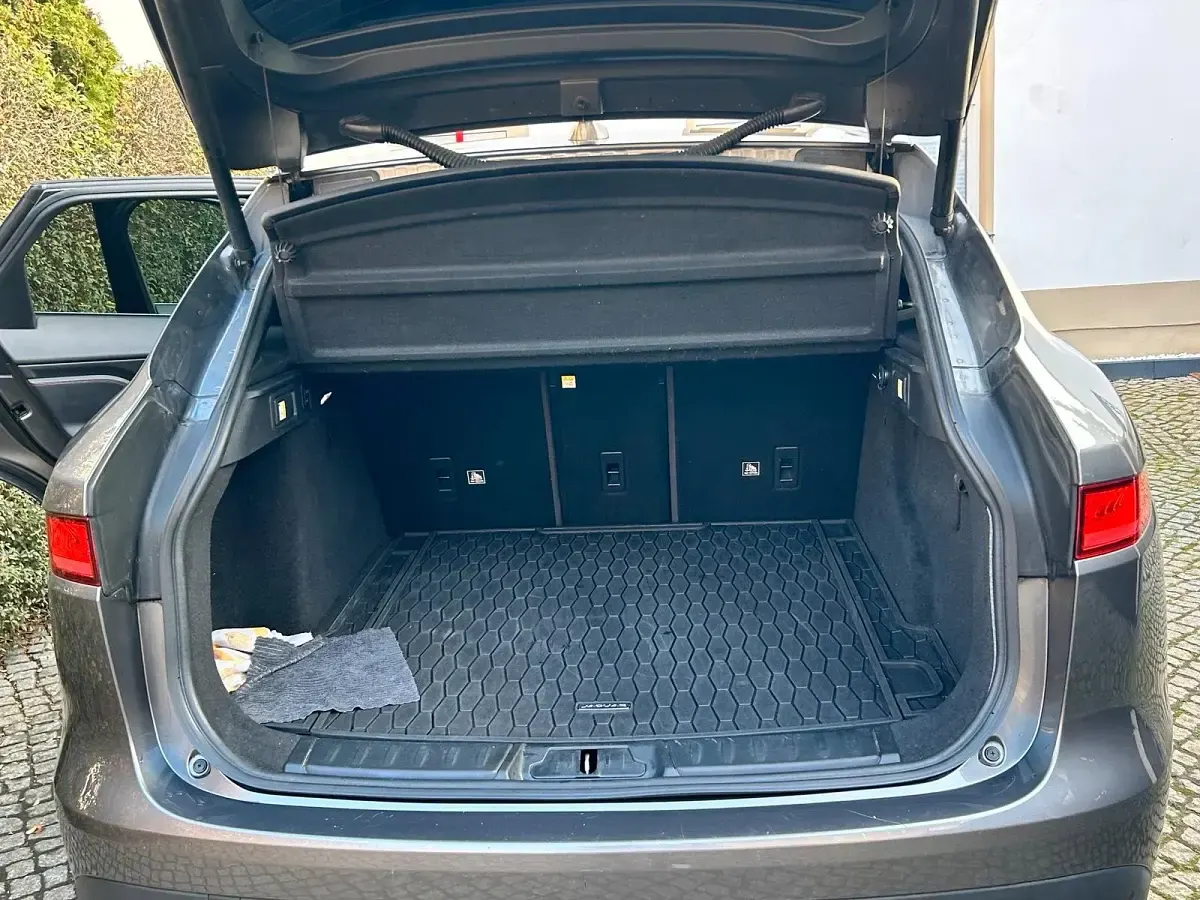 Gebraucht Jaguar F-Pace Portfolio 241 PS (177 kW) 2018 Grau SUV