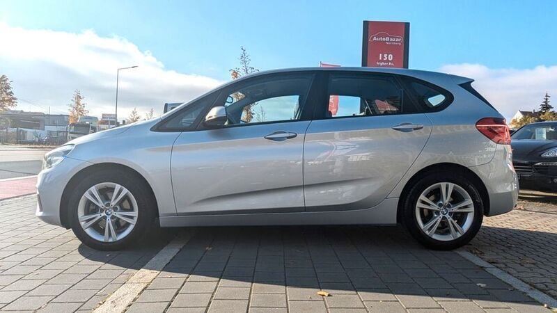 Silber Gebraucht 2016 BMW 220 Active Tourer Van / Kleinbus | 12.999 € (Guter Preis) - Bild 1/4
