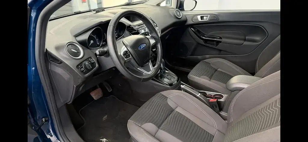 Gebraucht Ford Fiesta Titanium 101 PS (74 kW) 2014 Blau Kleinwagen