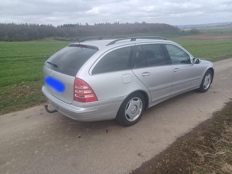 Gebraucht Mercedes C220 Elegance 150 PS (110 kW) 2005 Silber Kombi