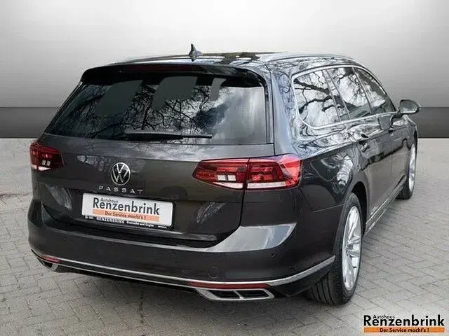 Usata VW Passat Elegance 200 CV (147 kW) 2022 Grigio Station wagon