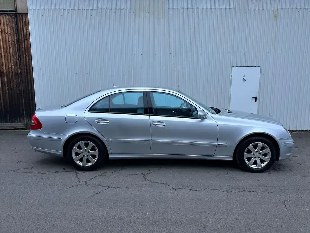 Usata Mercedes E280 190 CV (139 kW) 2006 Argento Berlina