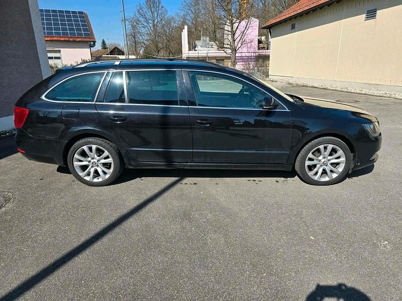 Gebraucht Skoda Superb Exclusive 170 PS (125 kW) 2014 Schwarz Kombi