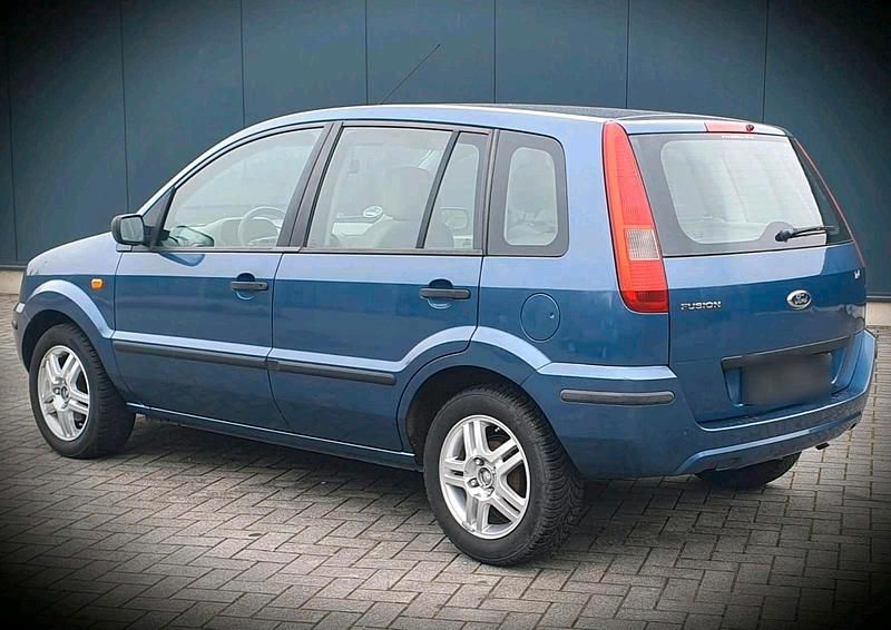 Gebraucht Ford Fusion 80 PS (58 kW) 2011 Blau Kleinwagen