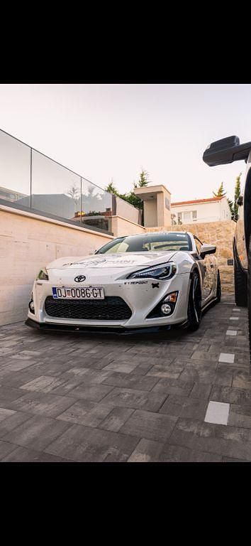 Weiß Gebraucht 2013 Toyota GT86 GT | 29.000 € - Bild 1/4