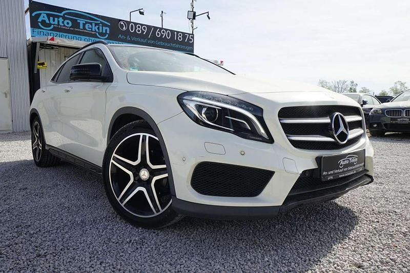 Weiß Gebraucht 2015 Mercedes GLA200 AMG line SUV | 15.950 € (Fairer Preis) - Bild 1/3