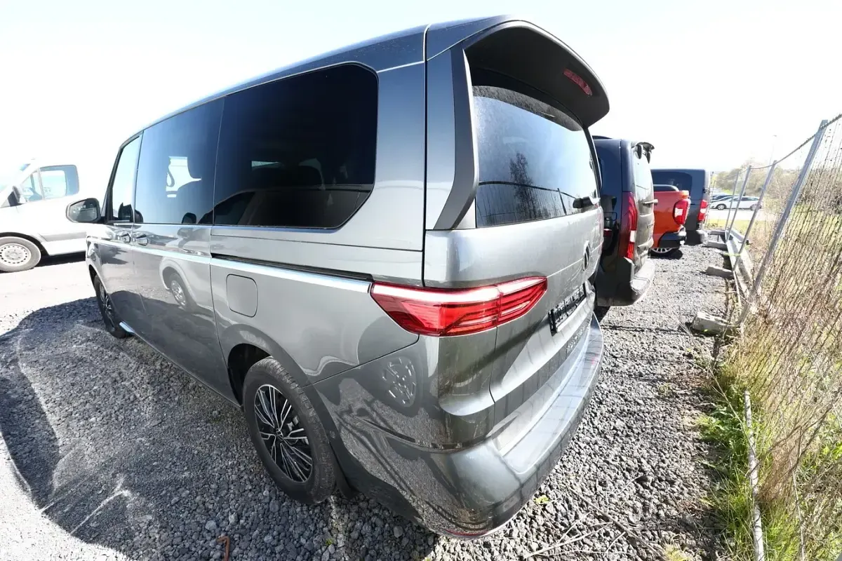 Neu VW Multivan Style 245 PS (180 kW) 2025 Grau metallic Van / Kleinbus