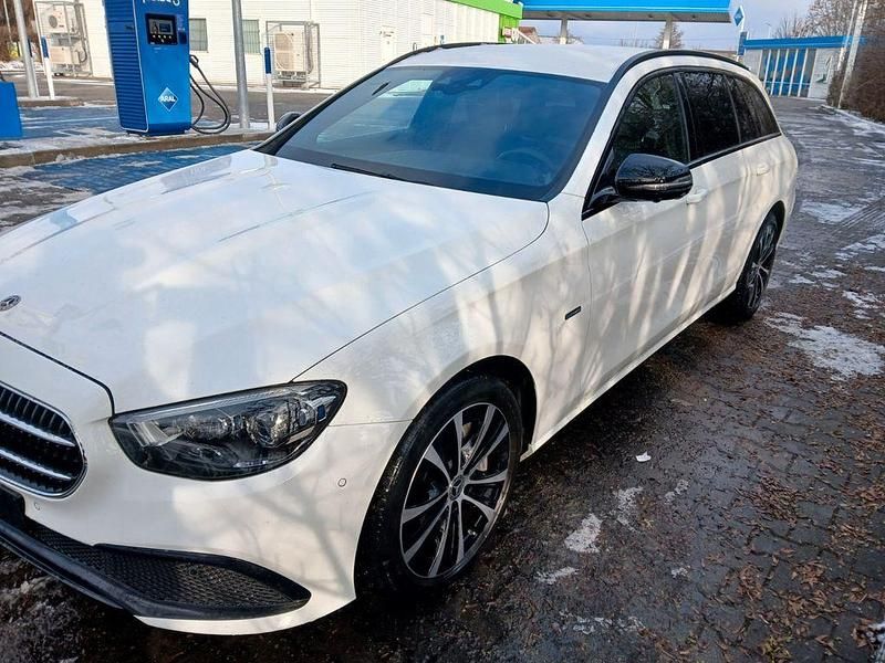Gebraucht Mercedes E300 194 PS (142 kW) 2021 Weiß Kombi