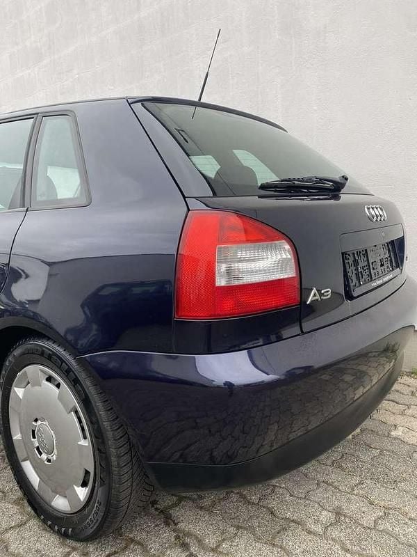 Gebraucht Audi A3 Attraction 102 PS (75 kW) 2001 Dunkelblau Limousine