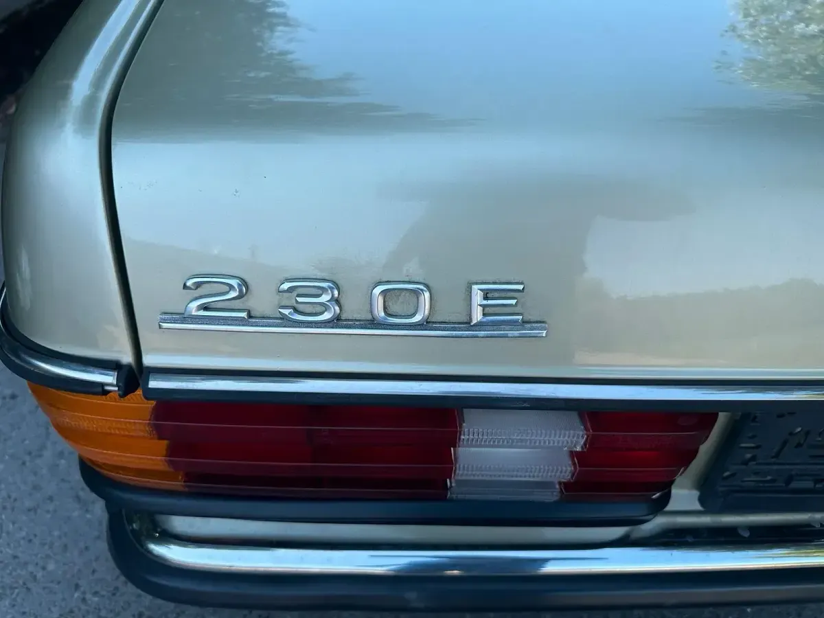 Gebraucht Mercedes 230 136 PS (100 kW) 1981 Grün Limousine