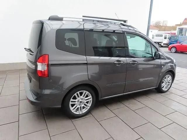 Gebraucht Ford Tourneo Courier Titanium 101 PS (74 kW) 2015 Grau Van / Kleinbus