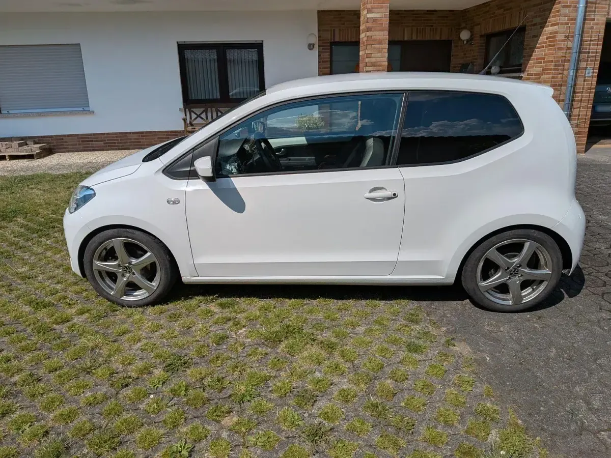 Gebraucht VW up! high up! 75 PS (55 kW) 2012 Weiß Kleinwagen