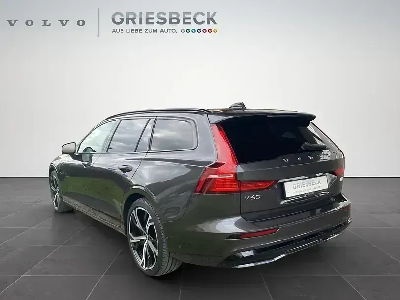 Gebraucht Volvo V60 Plus 455 PS (334 kW) 2023 Platinum grey / metallic Kombi