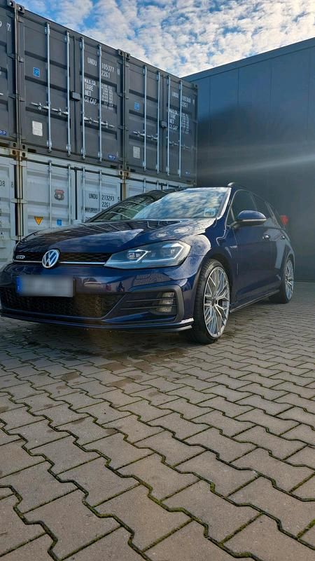 Blau Gebraucht 2017 VW Golf VII GTD Kombi | 18.900 € (Teuer) - Bild 1/2