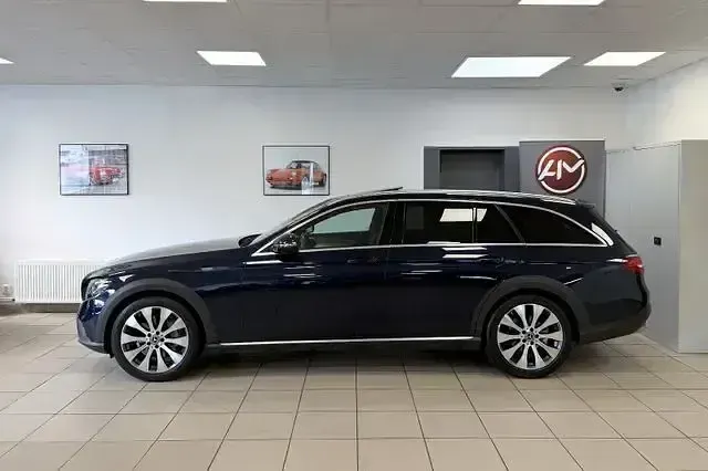 Gebraucht Mercedes E220 All-Terrain 194 PS (142 kW) 2018 Cavansitblau met. Kombi