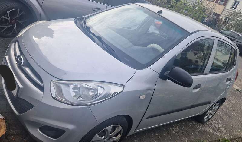 Silber Gebraucht 2012 Hyundai i10 Kleinwagen | 3.500 € (Fairer Preis) - Bild 1/3