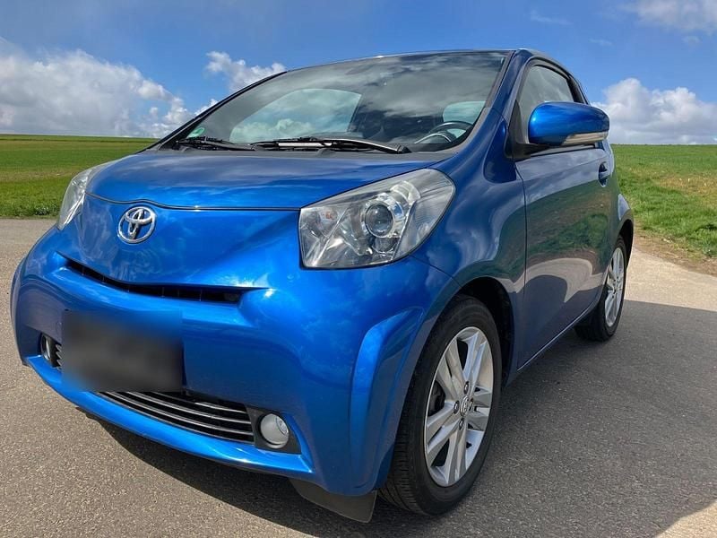 Second-hand Toyota iQ 98 CP (72 kW) 2009 Albastru Hatchback