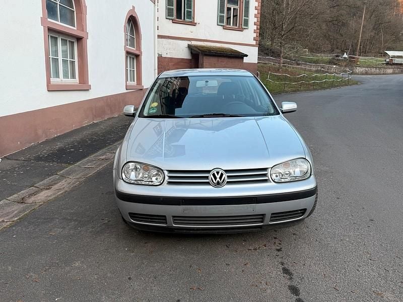 Gebraucht VW Golf IV 70 PS (51 kW) 2002 Silber Limousine