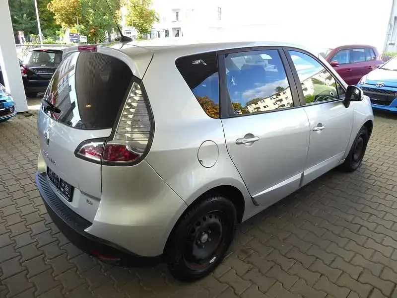 Gebraucht Renault Scénic Dynamique 116 PS (85 kW) 2014 Silber Van / Kleinbus