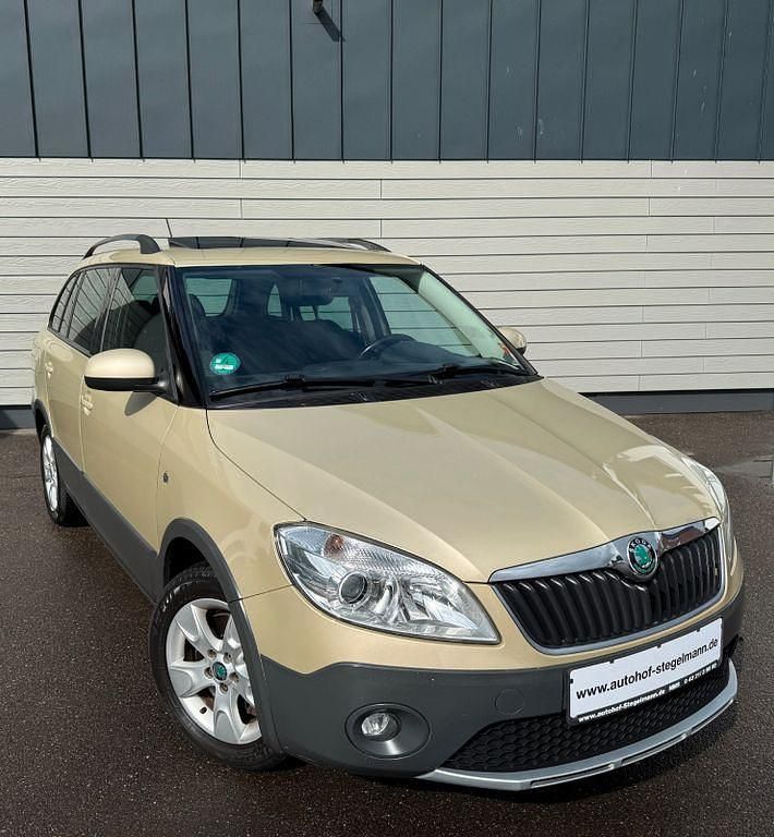 Beige Gebraucht 2011 Skoda Fabia Kleinwagen | 4.600 € (Teuer) - Bild 1/4