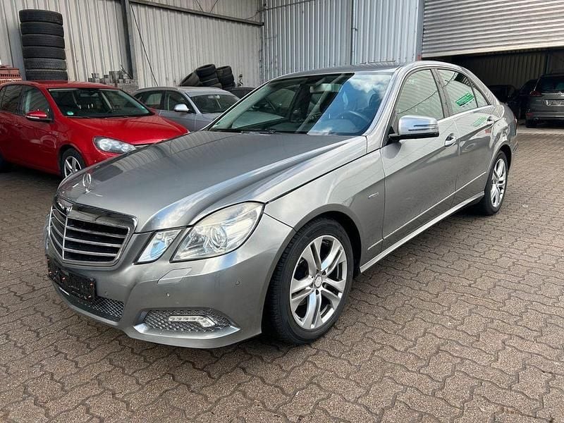 Silber Gebraucht 2009 Mercedes E220 Avantgarde Limousine | 6.500 € (Guter Preis) - Bild 1/4