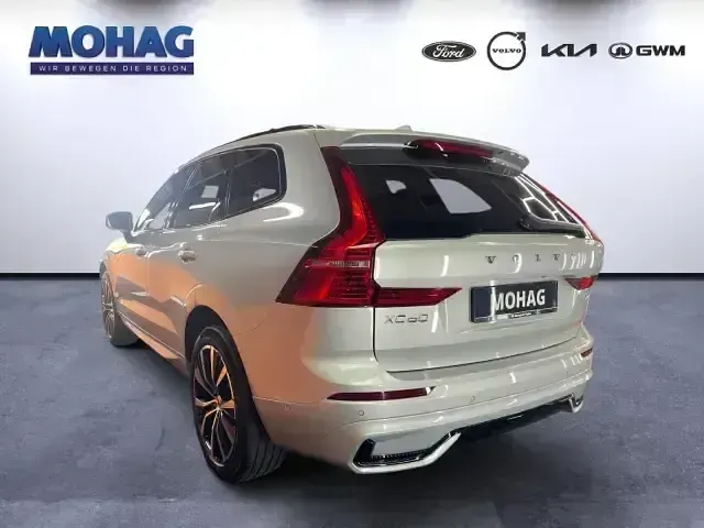 Gebraucht Volvo XC60 Plus 197 PS (144 kW) 2024 Silber SUV