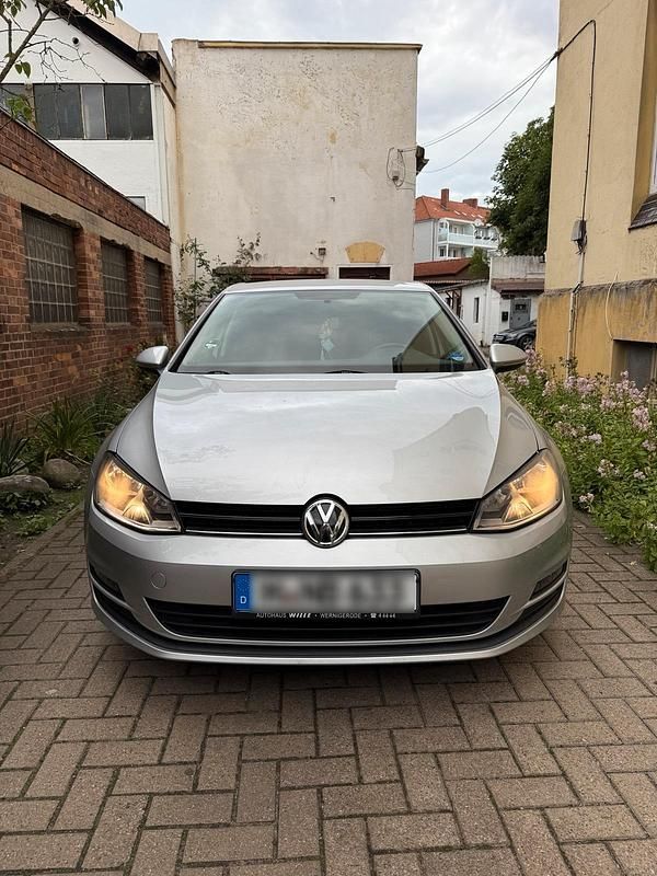 Grau Gebraucht 2014 VW Golf VII Limousine | 7.600 € (Guter Preis) - Bild 1/4